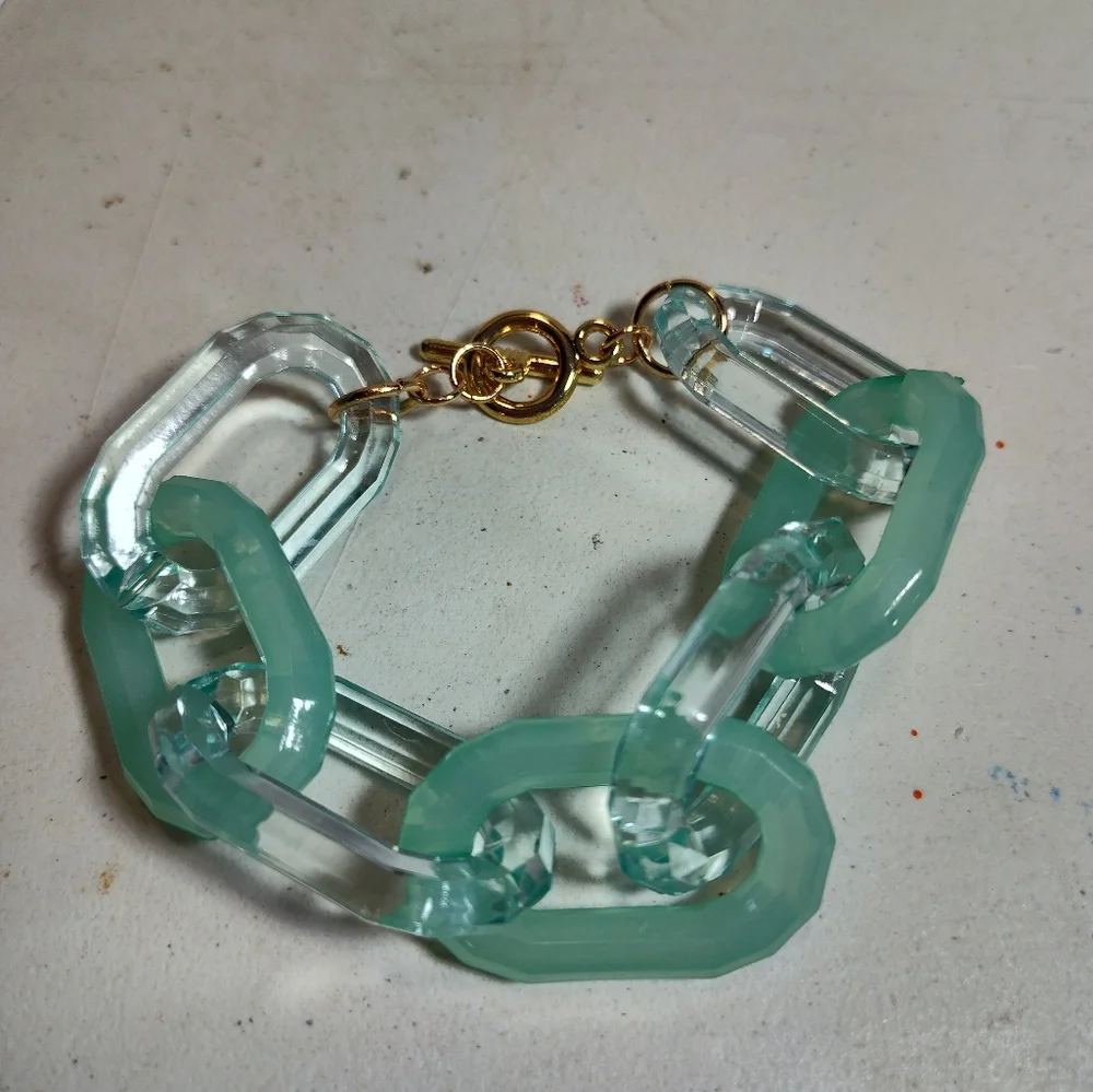 Elegant Gold and Aqua Chain Bracelet